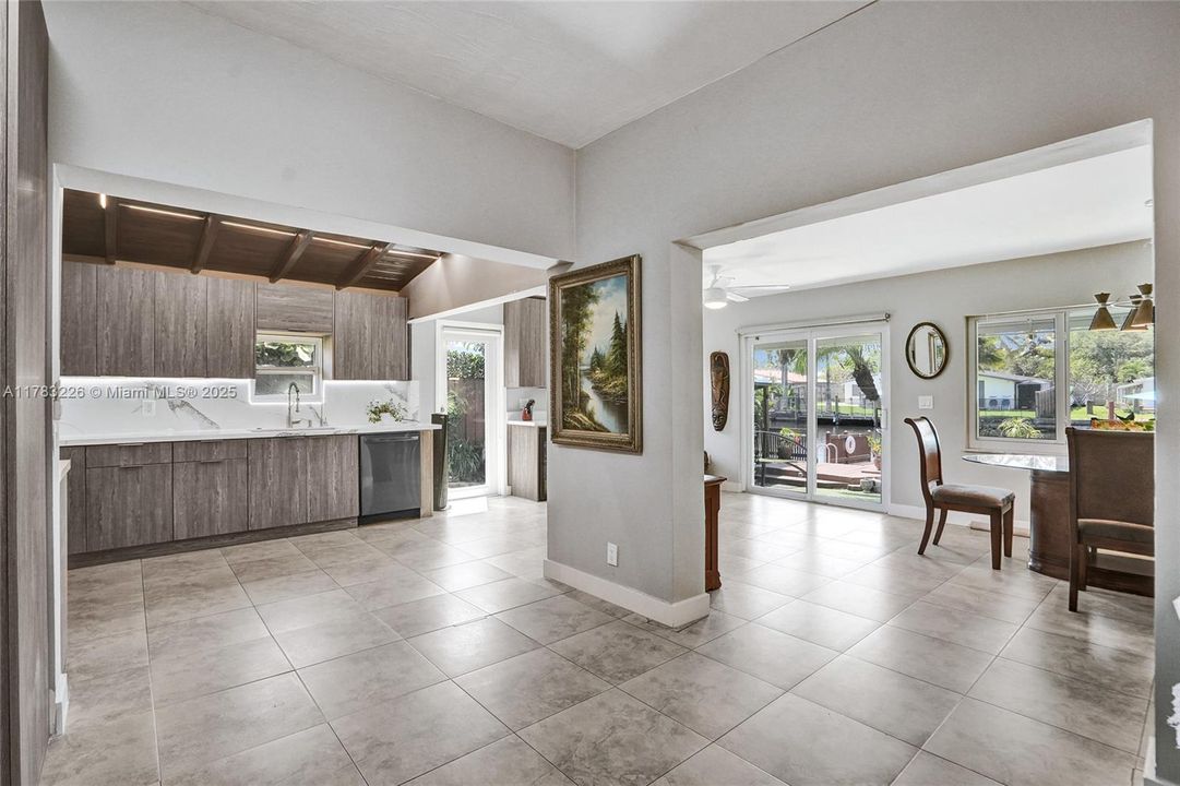 Recently Sold: $800,000 (3 beds, 1 baths, 1860 Square Feet)