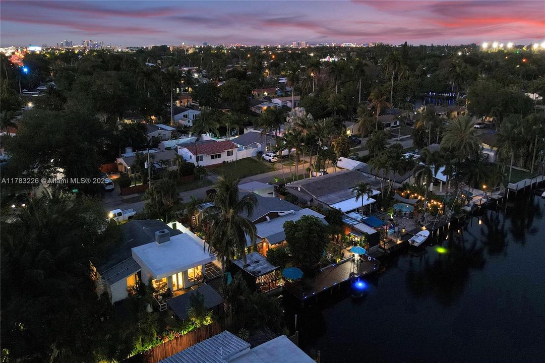 Recently Sold: $800,000 (3 beds, 1 baths, 1860 Square Feet)