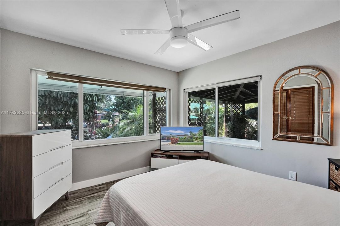 Recently Sold: $800,000 (3 beds, 1 baths, 1860 Square Feet)