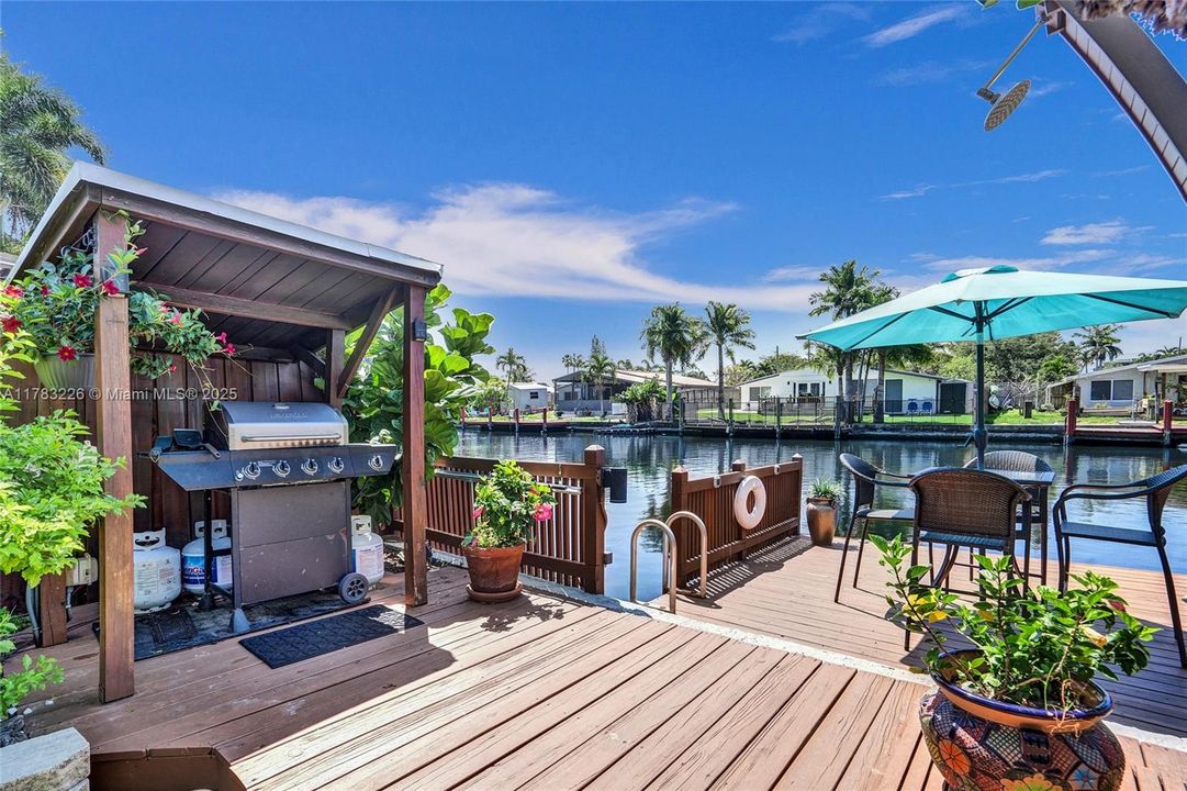 Recently Sold: $800,000 (3 beds, 1 baths, 1860 Square Feet)