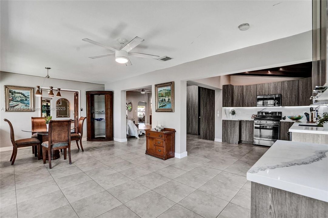 Recently Sold: $800,000 (3 beds, 1 baths, 1860 Square Feet)