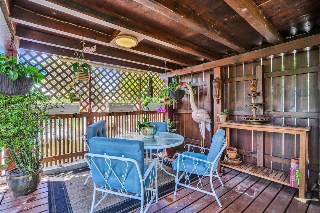 Recently Sold: $800,000 (3 beds, 1 baths, 1860 Square Feet)