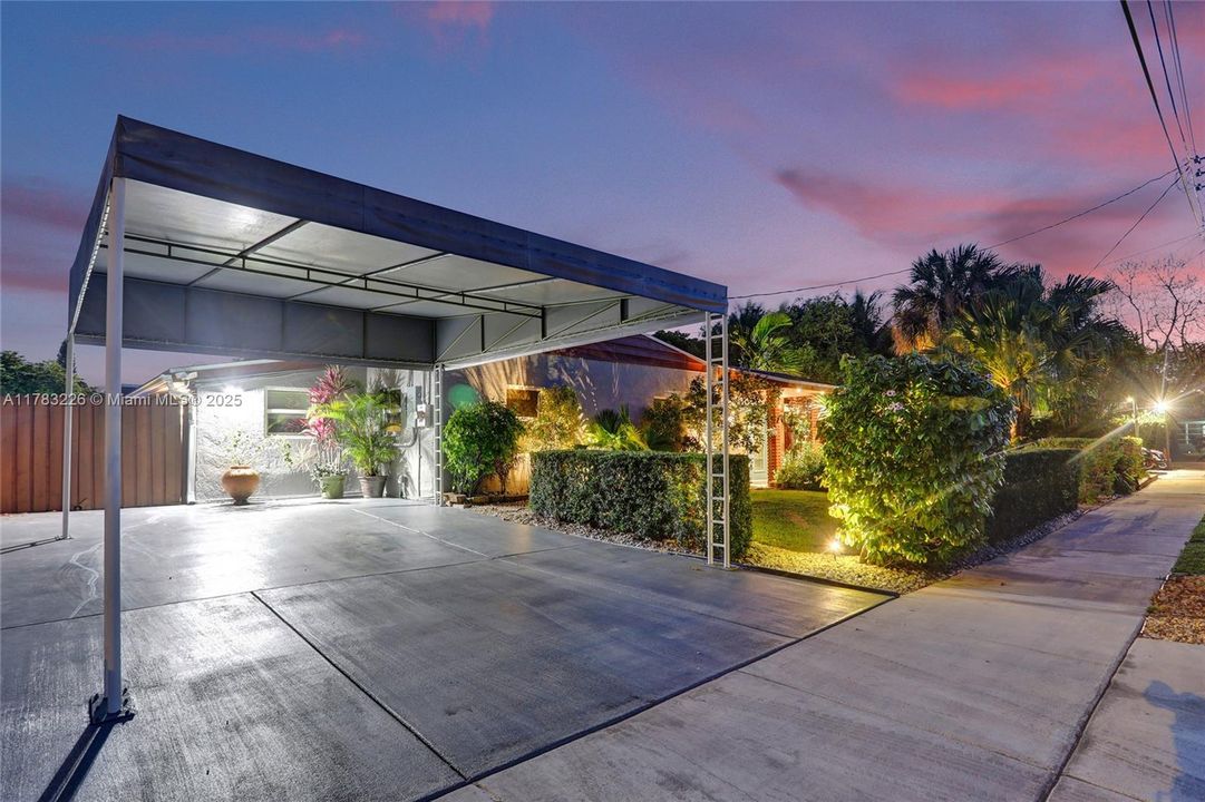 Recently Sold: $800,000 (3 beds, 1 baths, 1860 Square Feet)