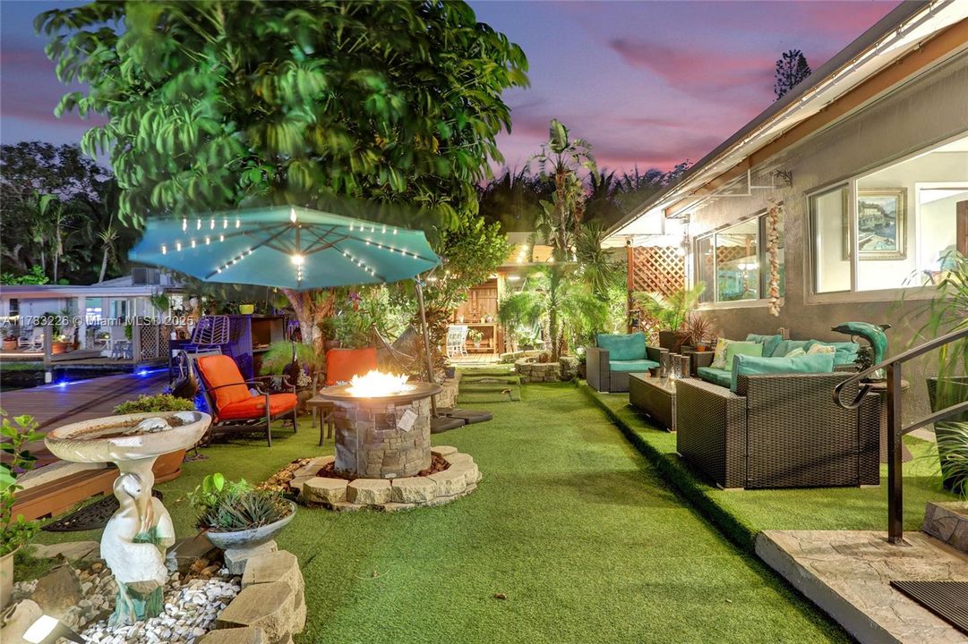 Recently Sold: $800,000 (3 beds, 1 baths, 1860 Square Feet)