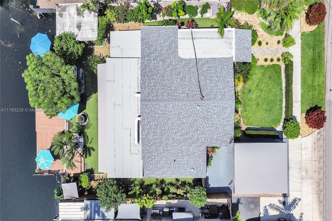 Recently Sold: $800,000 (3 beds, 1 baths, 1860 Square Feet)