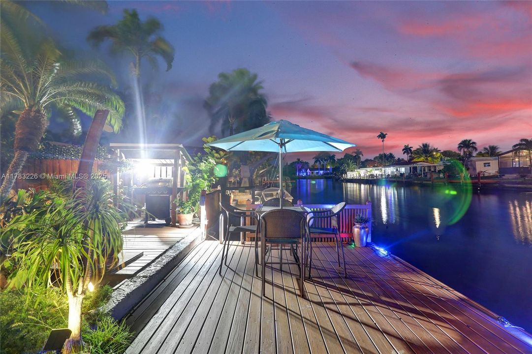 Recently Sold: $800,000 (3 beds, 1 baths, 1860 Square Feet)