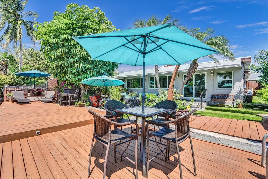 Recently Sold: $800,000 (3 beds, 1 baths, 1860 Square Feet)