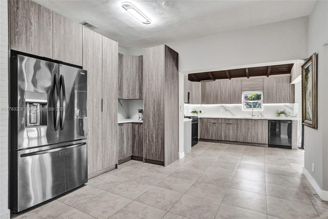 Recently Sold: $800,000 (3 beds, 1 baths, 1860 Square Feet)