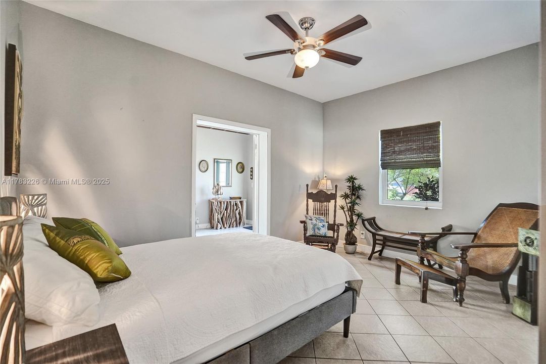 Recently Sold: $800,000 (3 beds, 1 baths, 1860 Square Feet)