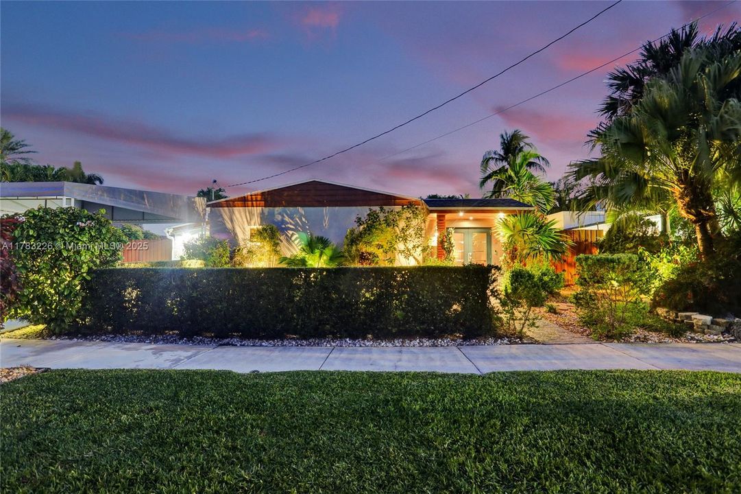 Recently Sold: $800,000 (3 beds, 1 baths, 1860 Square Feet)