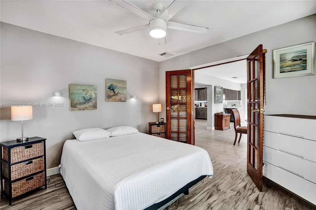 Recently Sold: $800,000 (3 beds, 1 baths, 1860 Square Feet)