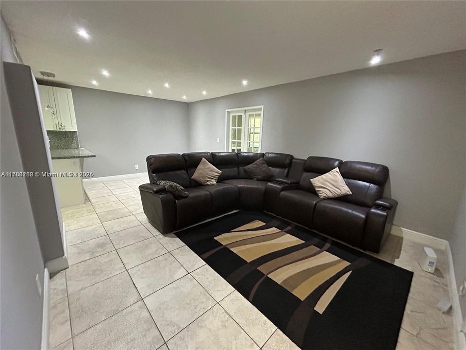 Недавно арендовано: $2,800 (3 спален, 2 ванн, 1800 Квадратных фут)