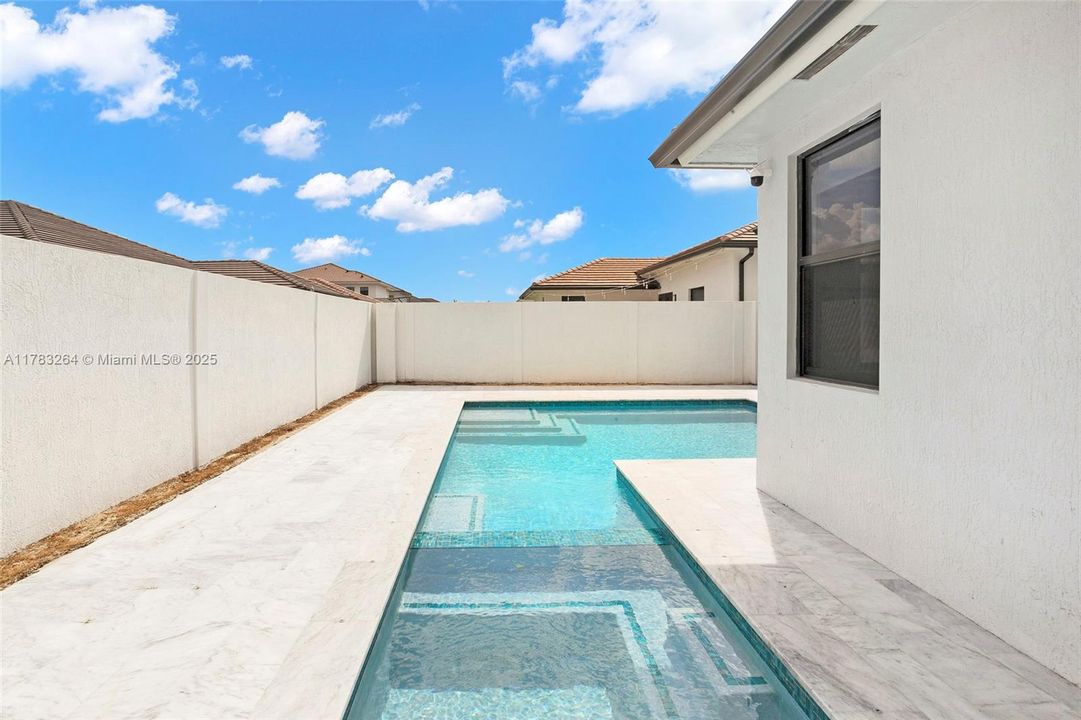 Недавно продано: $955,000 (4 спален, 3 ванн, 1939 Квадратных фут)