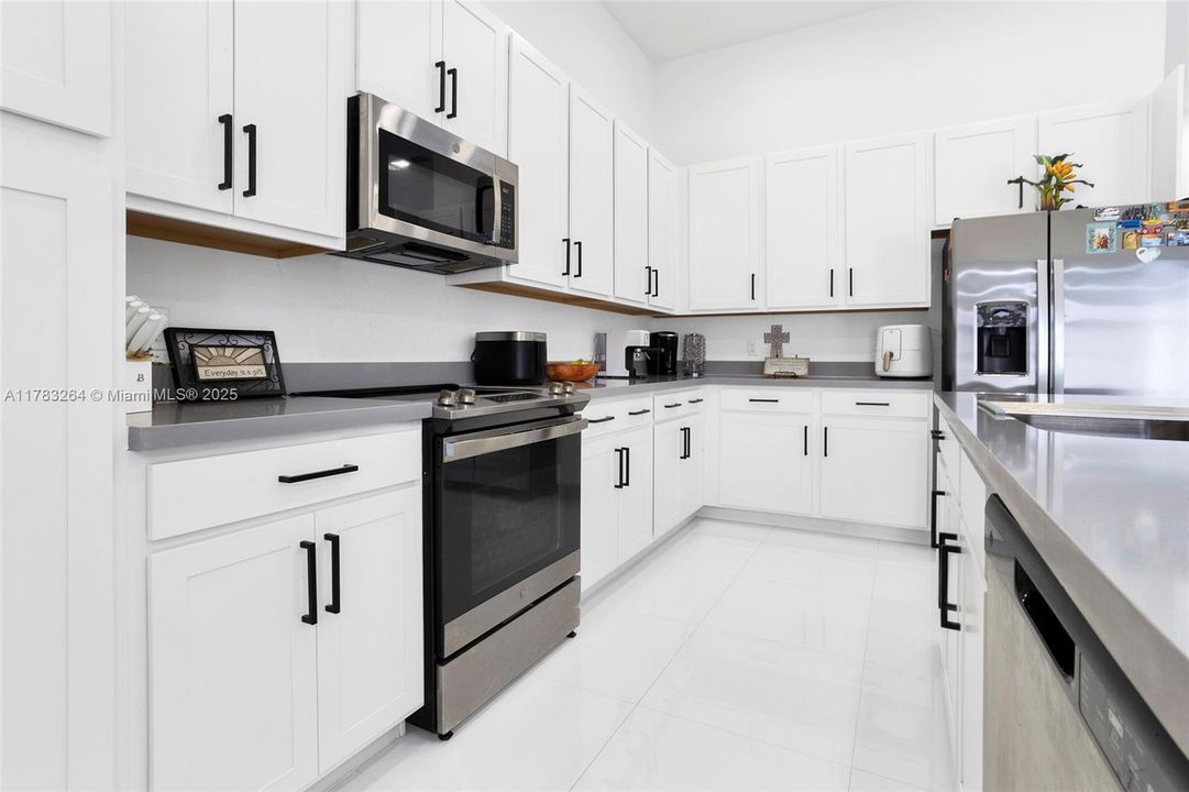 Недавно продано: $955,000 (4 спален, 3 ванн, 1939 Квадратных фут)