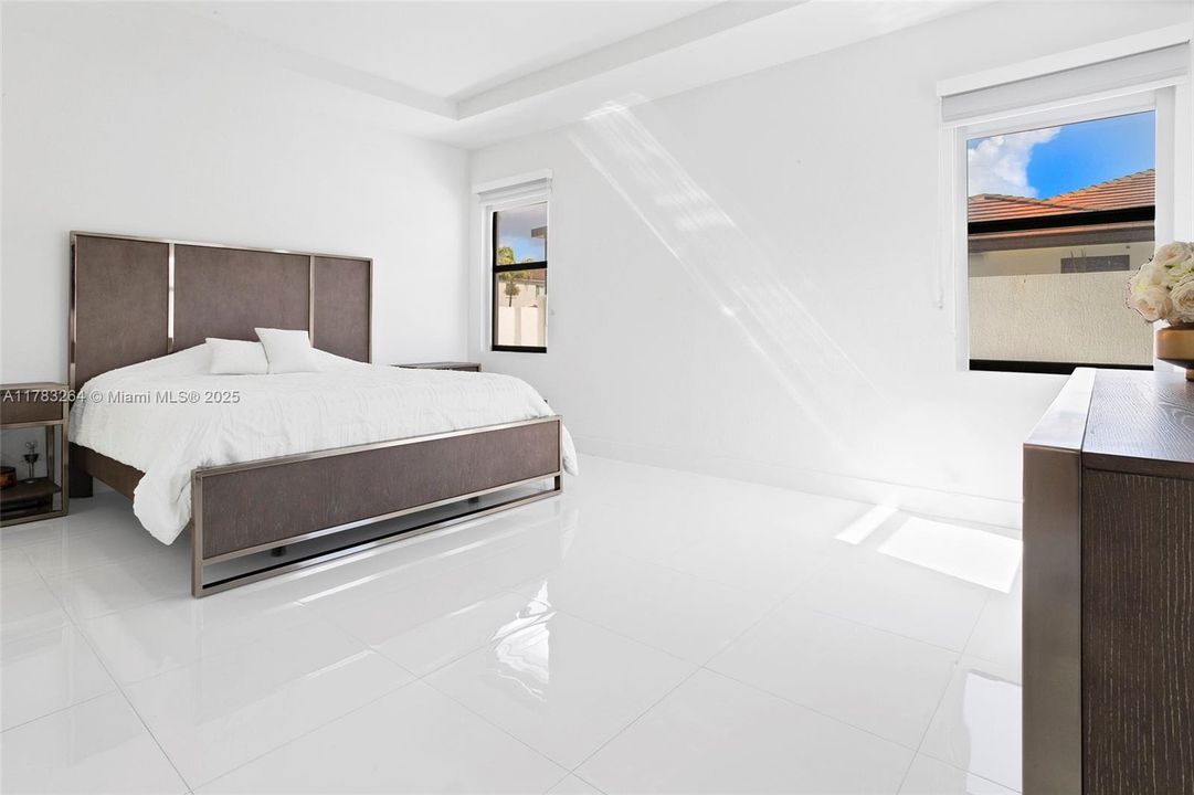 Недавно продано: $955,000 (4 спален, 3 ванн, 1939 Квадратных фут)