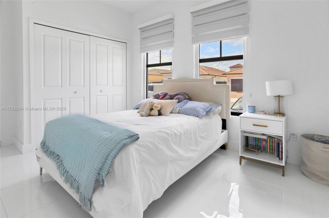 Недавно продано: $955,000 (4 спален, 3 ванн, 1939 Квадратных фут)