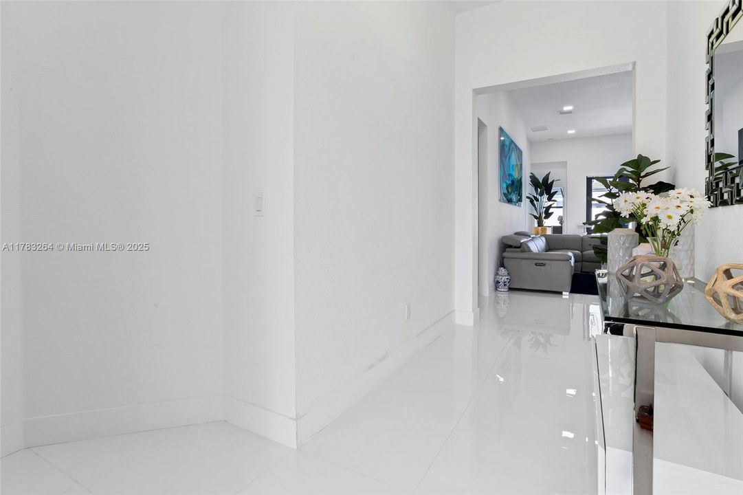 Недавно продано: $955,000 (4 спален, 3 ванн, 1939 Квадратных фут)