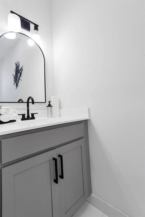 Недавно продано: $955,000 (4 спален, 3 ванн, 1939 Квадратных фут)