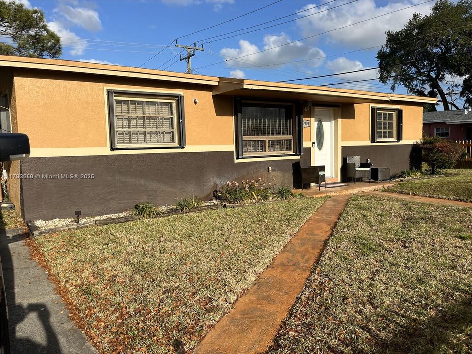 Recently Sold: $549,999 (5 beds, 2 baths, 1720 Square Feet)