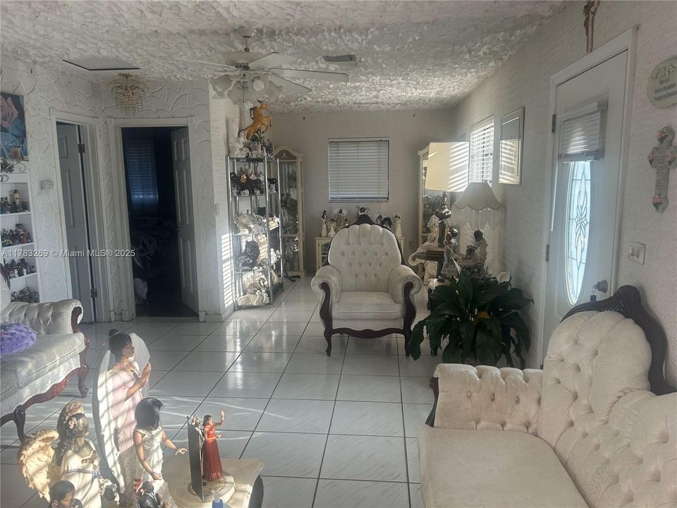 Recently Sold: $549,999 (5 beds, 2 baths, 1720 Square Feet)