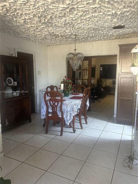 Recently Sold: $549,999 (5 beds, 2 baths, 1720 Square Feet)