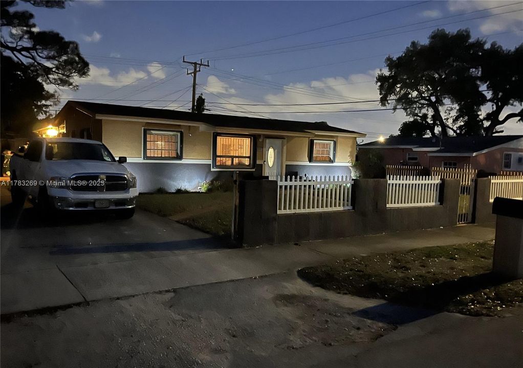 Recently Sold: $549,999 (5 beds, 2 baths, 1720 Square Feet)