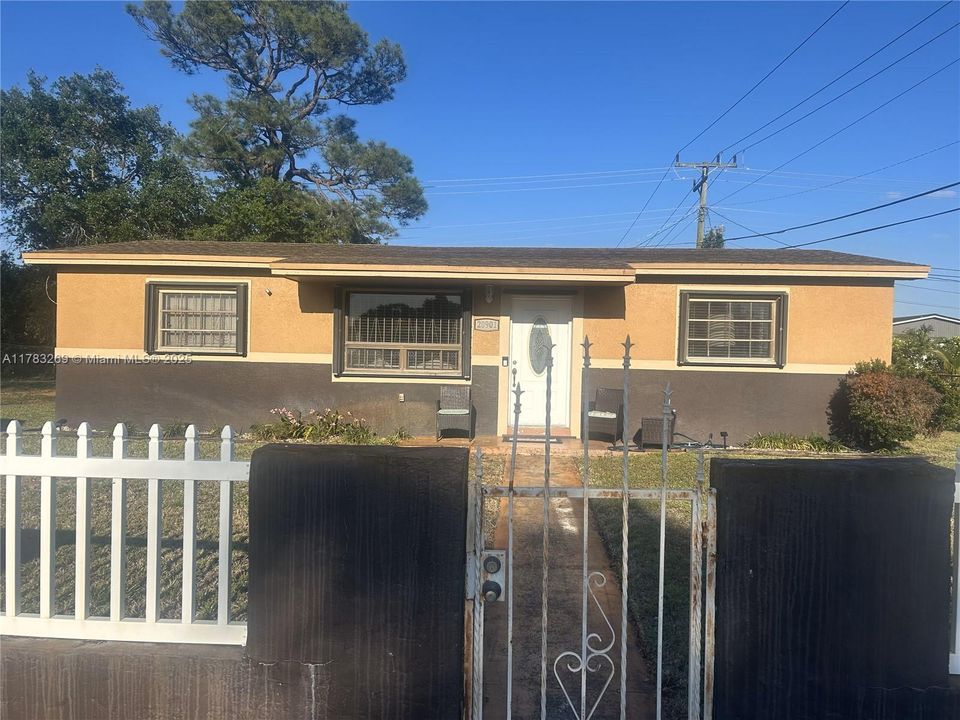 Recently Sold: $549,999 (5 beds, 2 baths, 1720 Square Feet)