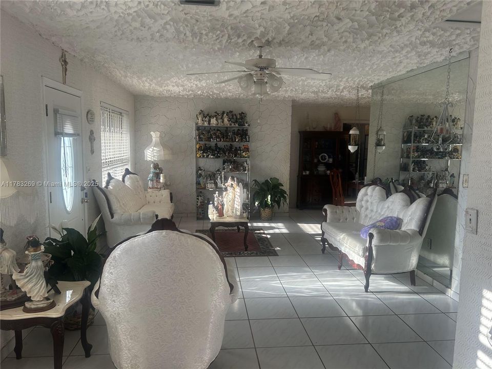 Recently Sold: $549,999 (5 beds, 2 baths, 1720 Square Feet)