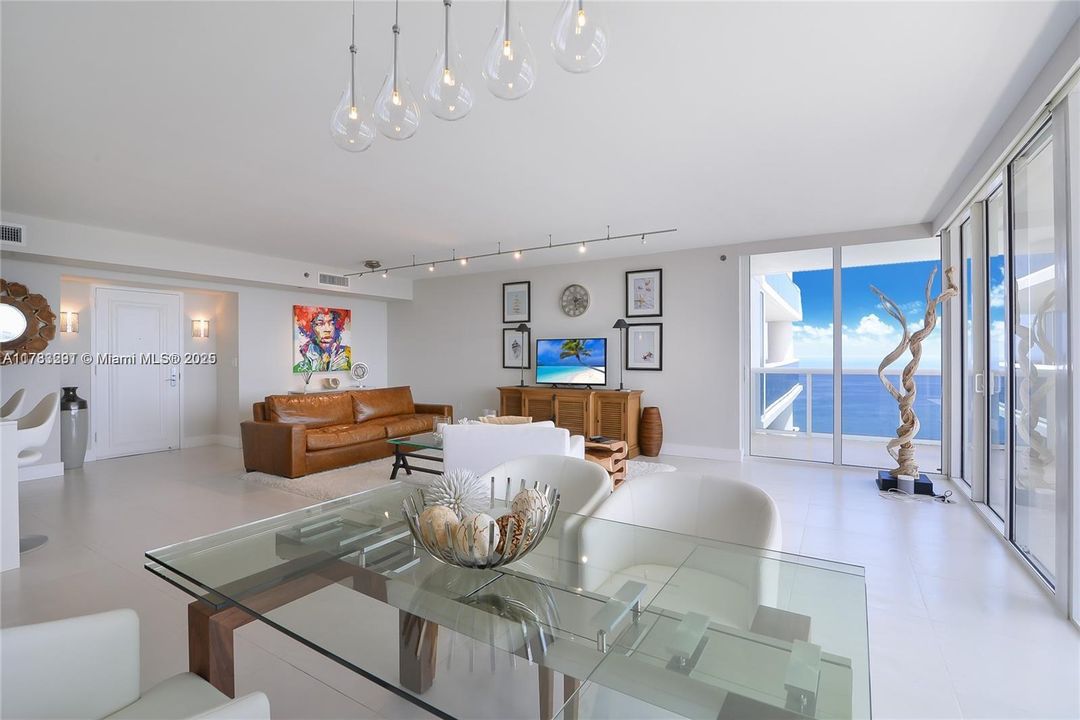 最近售出: $1,525,000 (2 贝兹, 2 浴室, 1782 平方英尺)