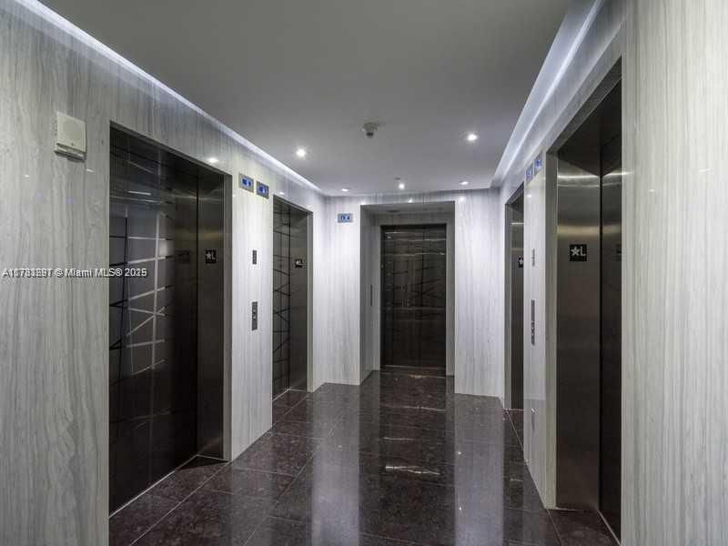 最近售出: $1,525,000 (2 贝兹, 2 浴室, 1782 平方英尺)