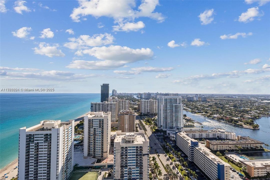 最近售出: $1,525,000 (2 贝兹, 2 浴室, 1782 平方英尺)