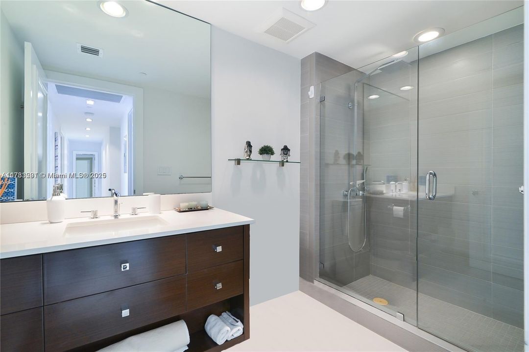 最近售出: $1,525,000 (2 贝兹, 2 浴室, 1782 平方英尺)