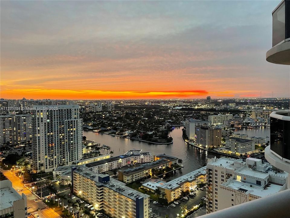 最近售出: $1,525,000 (2 贝兹, 2 浴室, 1782 平方英尺)