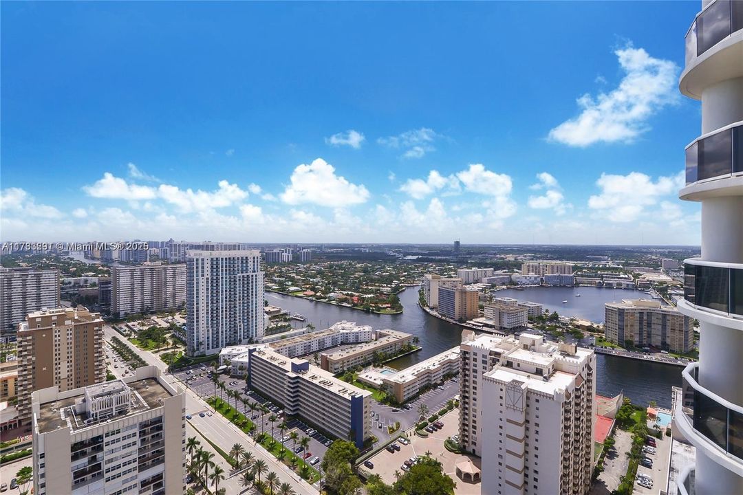 最近售出: $1,525,000 (2 贝兹, 2 浴室, 1782 平方英尺)