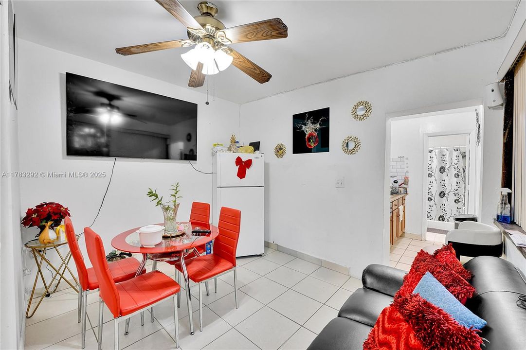 Recently Sold: $679,000 (6 beds, 3 baths, 2399 Square Feet)