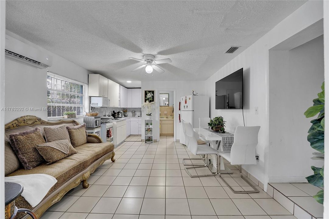 Recently Sold: $679,000 (6 beds, 3 baths, 2399 Square Feet)