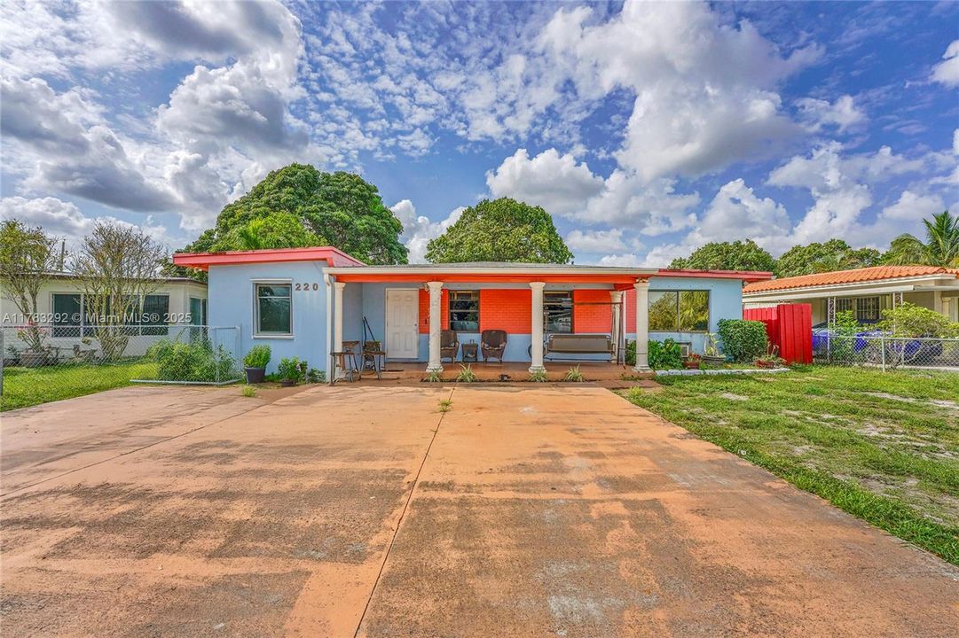 Recently Sold: $679,000 (6 beds, 3 baths, 2399 Square Feet)