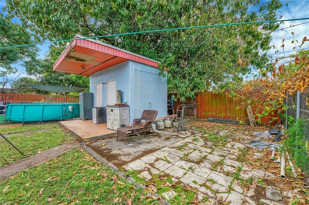 Recently Sold: $679,000 (6 beds, 3 baths, 2399 Square Feet)