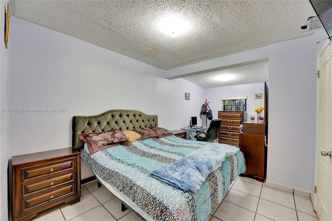 Recently Sold: $679,000 (6 beds, 3 baths, 2399 Square Feet)