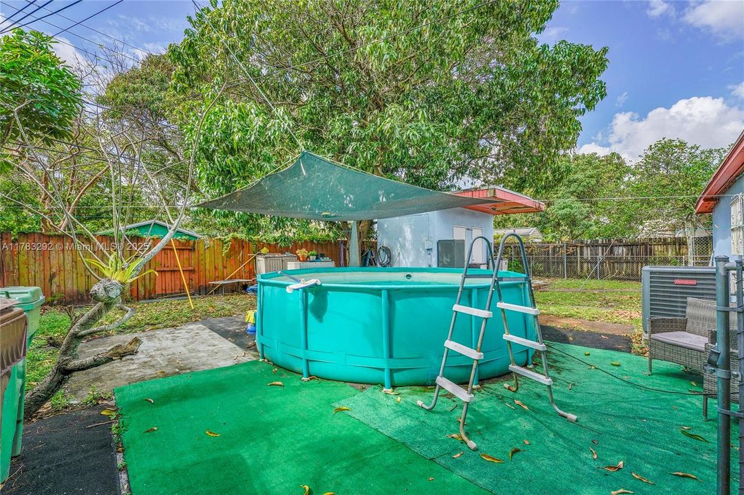 Recently Sold: $679,000 (6 beds, 3 baths, 2399 Square Feet)