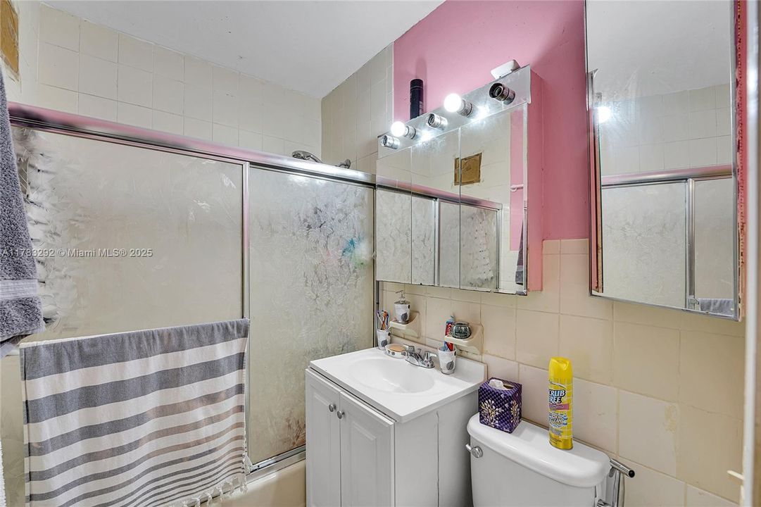 Recently Sold: $679,000 (6 beds, 3 baths, 2399 Square Feet)