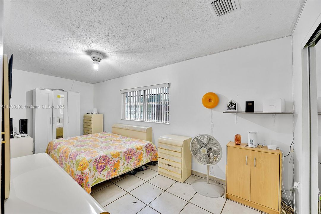 Recently Sold: $679,000 (6 beds, 3 baths, 2399 Square Feet)