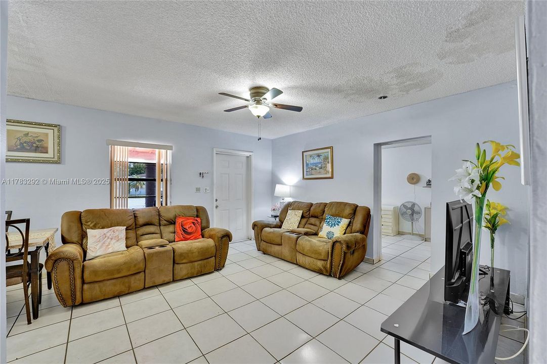 Recently Sold: $679,000 (6 beds, 3 baths, 2399 Square Feet)