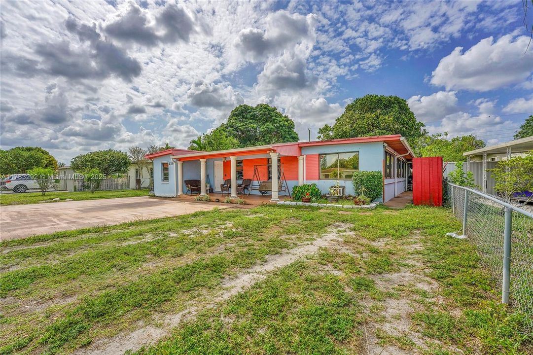 Recently Sold: $679,000 (6 beds, 3 baths, 2399 Square Feet)