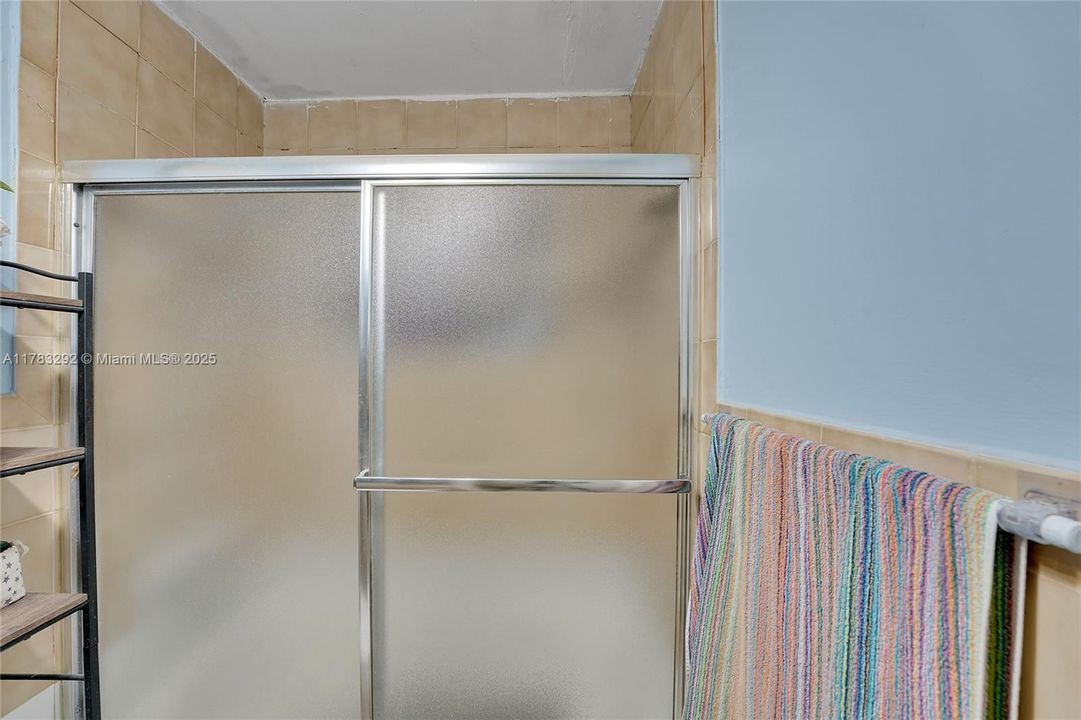 Recently Sold: $679,000 (6 beds, 3 baths, 2399 Square Feet)