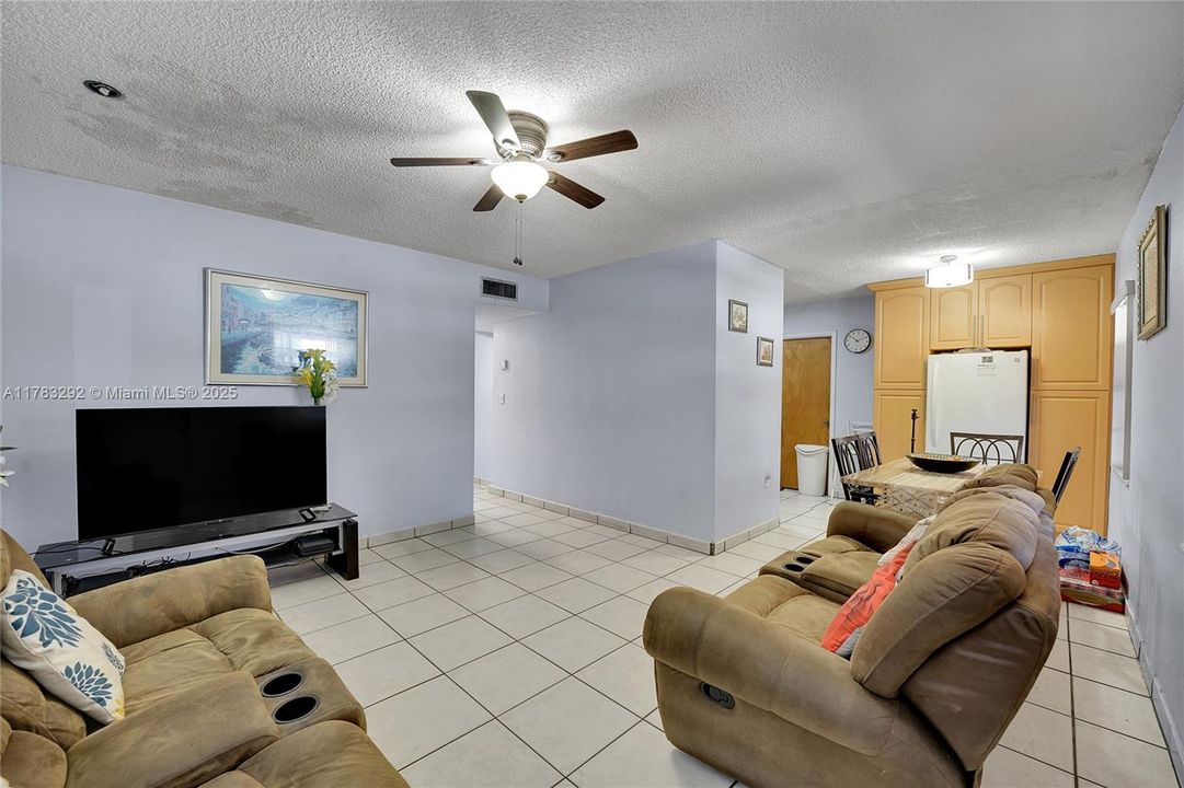 Recently Sold: $679,000 (6 beds, 3 baths, 2399 Square Feet)