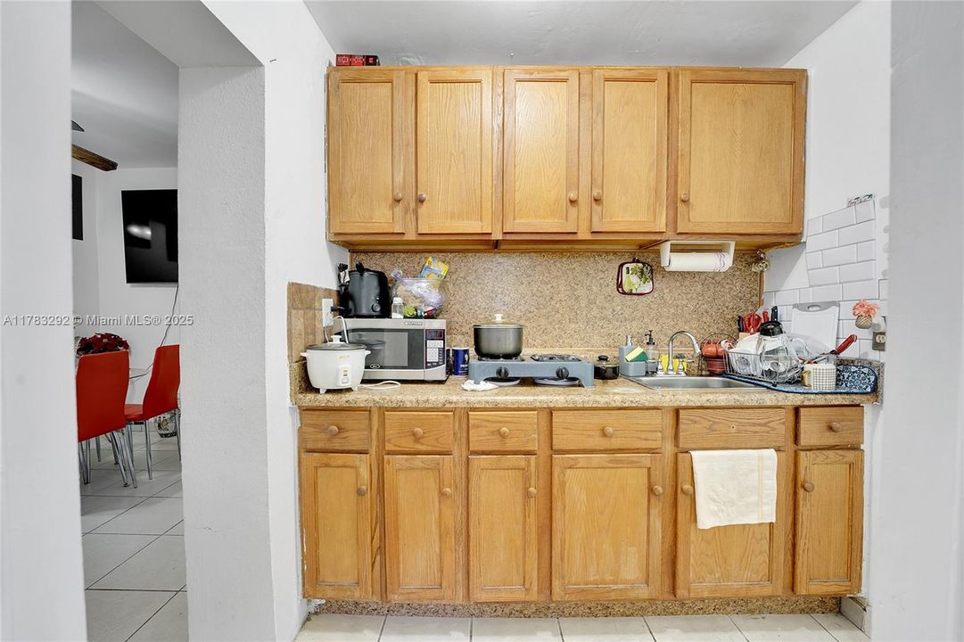 Recently Sold: $679,000 (6 beds, 3 baths, 2399 Square Feet)