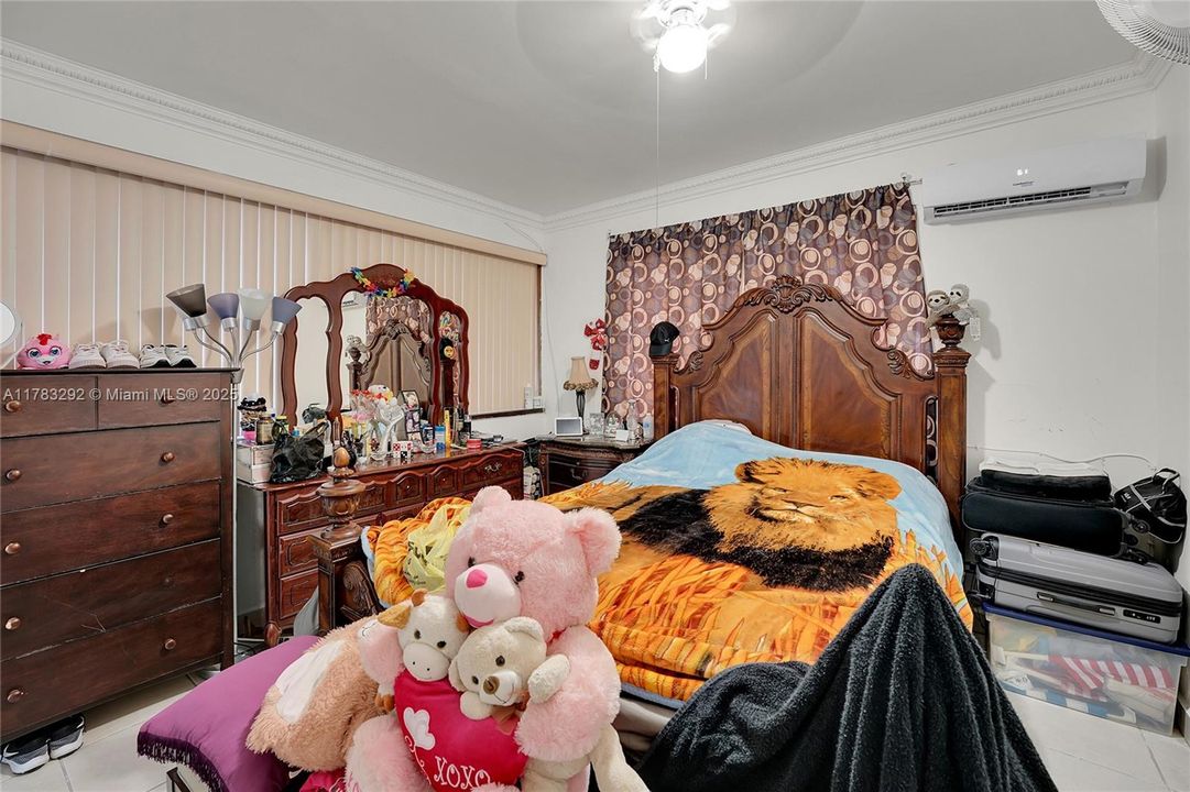 Recently Sold: $679,000 (6 beds, 3 baths, 2399 Square Feet)