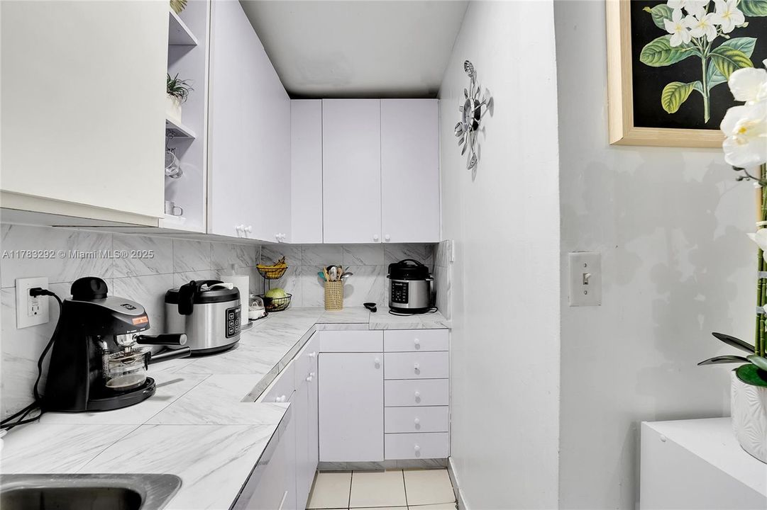 Recently Sold: $679,000 (6 beds, 3 baths, 2399 Square Feet)