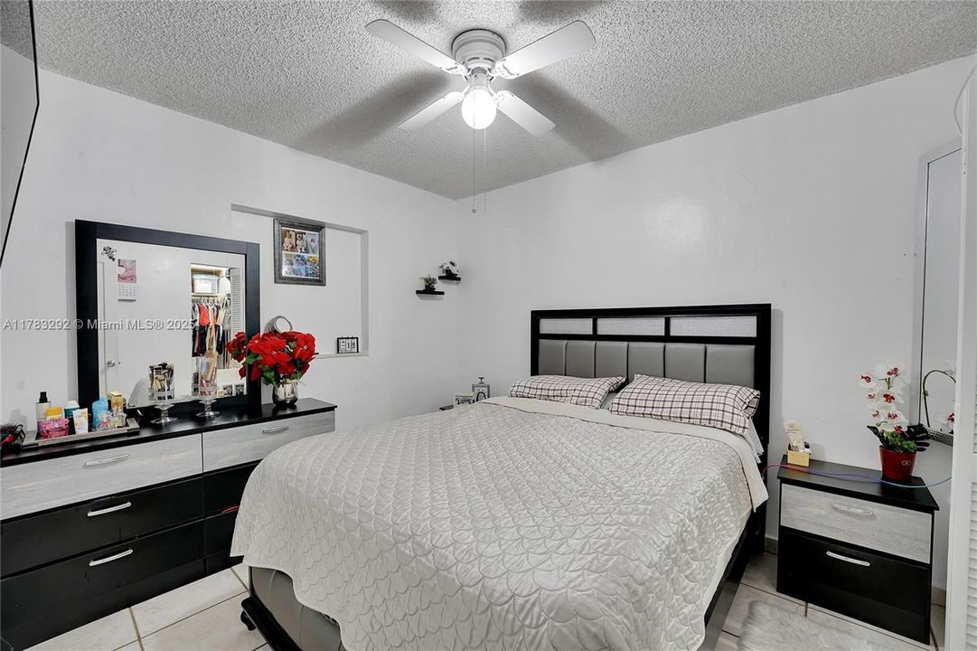 Recently Sold: $679,000 (6 beds, 3 baths, 2399 Square Feet)